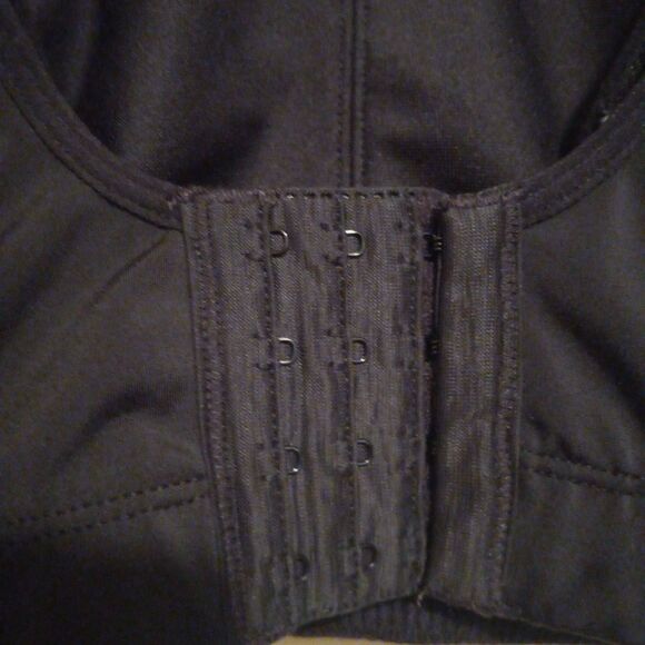 LIVI Active Wireless Sports Bra-Size 40DDD-Adjustable Strap-Convertible-Mesh Bac - Picture 7 of 12